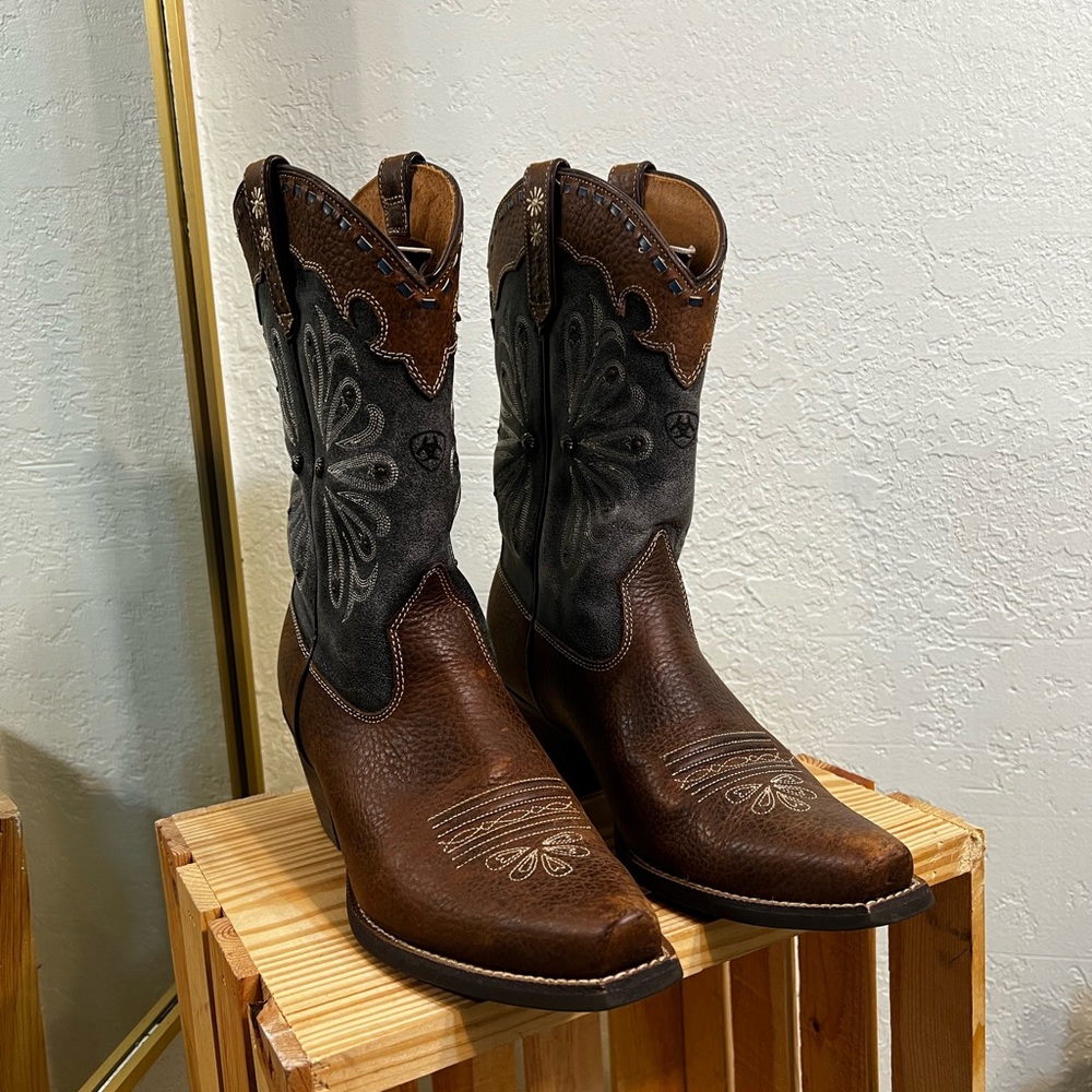Ariat Women’s Square Toe Western Cowgirl Boots